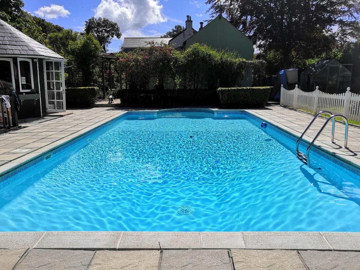 Captivating Isolde Cottage With Pool Near St Ives 캠본 외부 사진