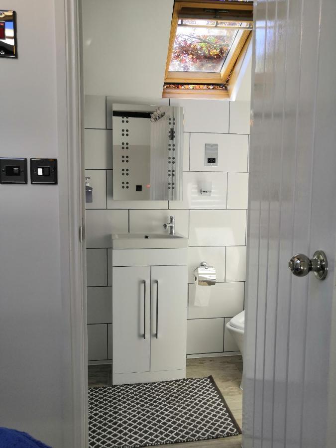 Captivating Isolde Cottage With Pool Near St Ives 캠본 외부 사진